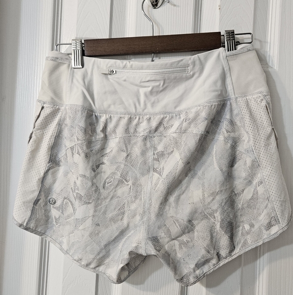 Lululemon Real Quick Short *Perforated 3.5"Jasmine White Multi - Picture 6 of 7